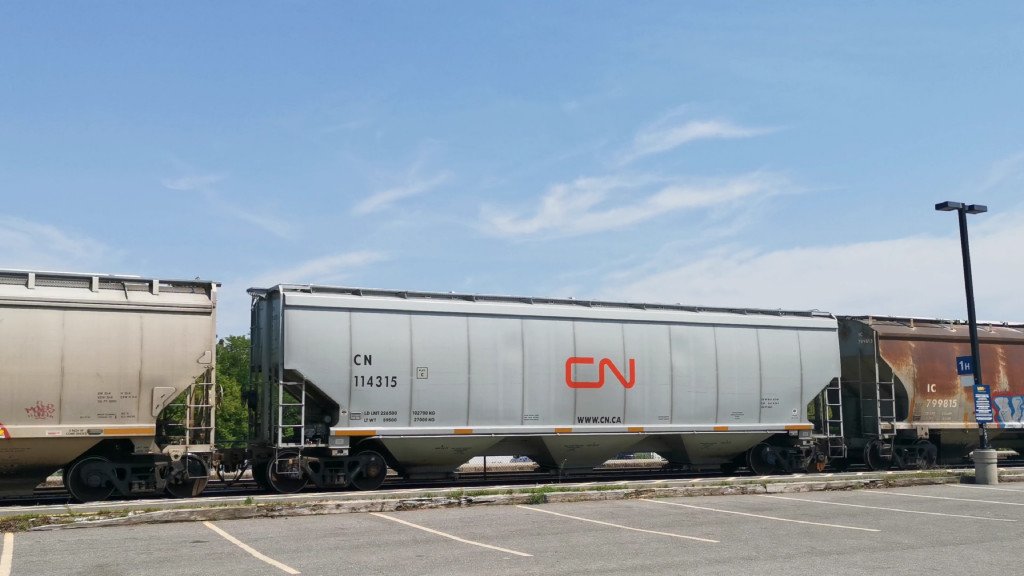 CN 114315